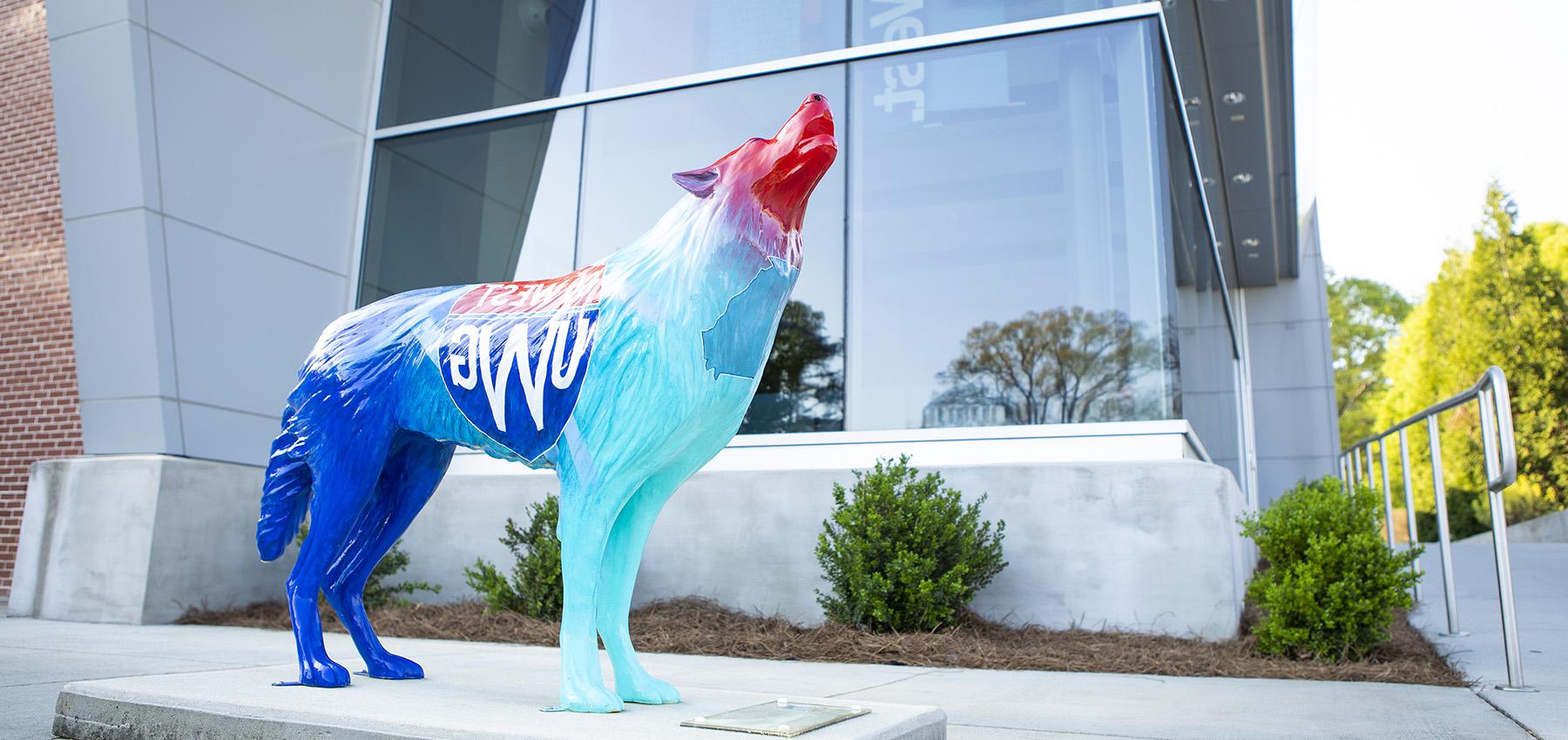 Wolf statue in front of the Murphy building