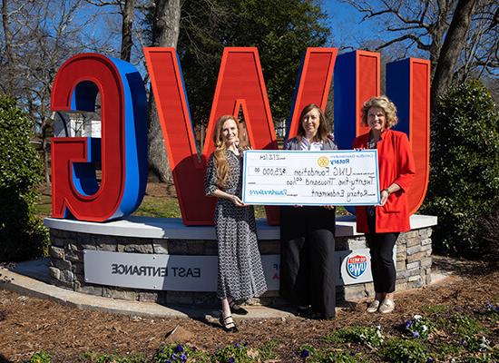 L to R: Allyson Bretch ’14, interim vice president for university advancement and interim CEO of 博彩平台推荐’s philanthropic foundations; Jessica Ainsworth ’06 ’16, Carrollton Dawnbreakers president; and Sarah Powell, 博彩平台推荐 assistant vice president and chief of staff