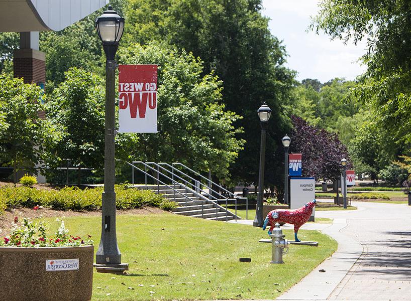 walkway between the TLC and Campus Center